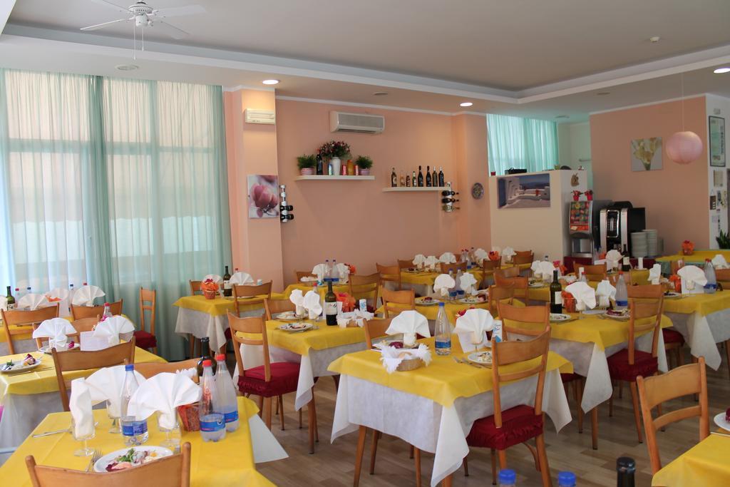 Hotel Madrid Cattolica Esterno foto