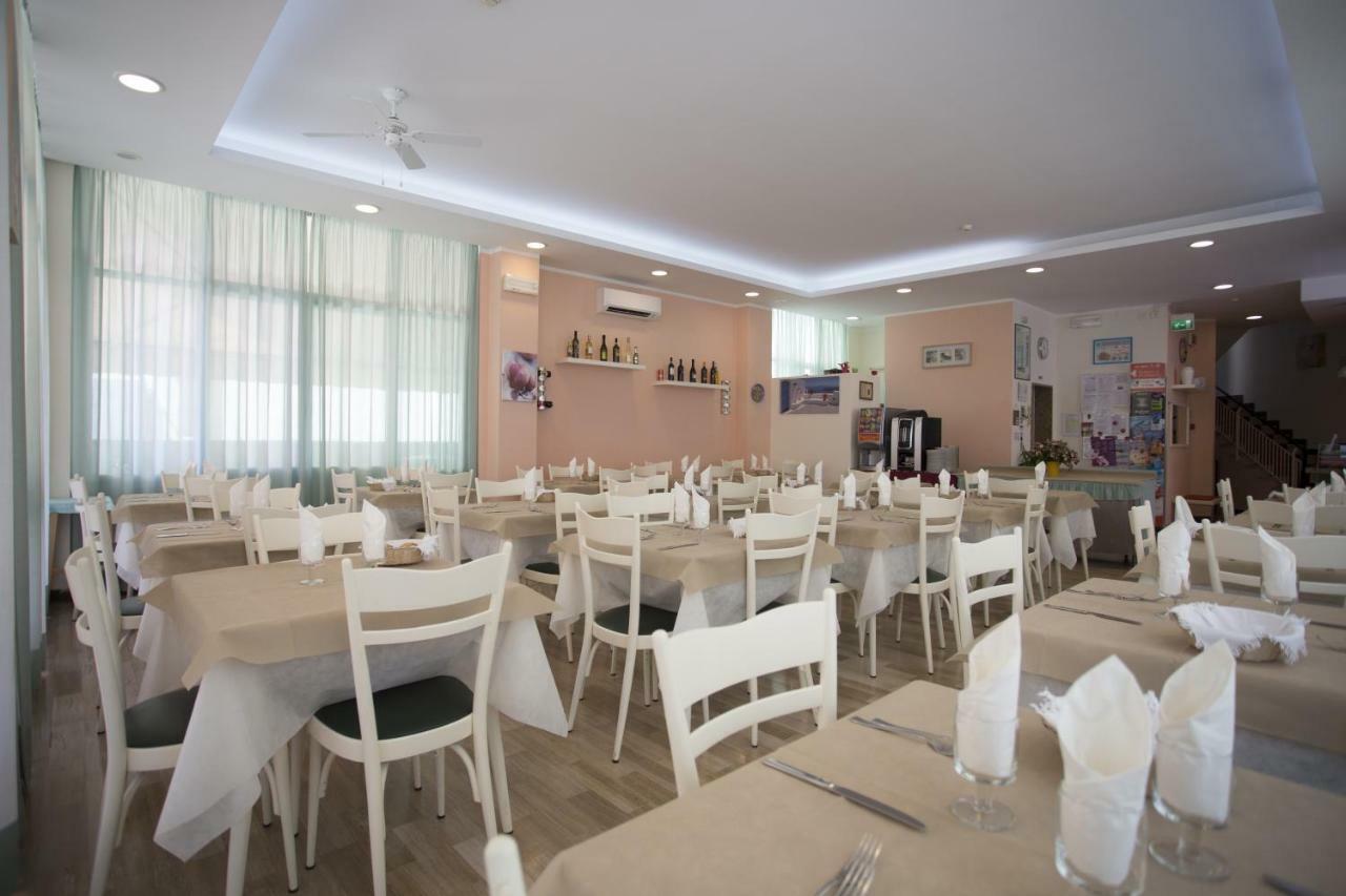 Hotel Madrid Cattolica Esterno foto