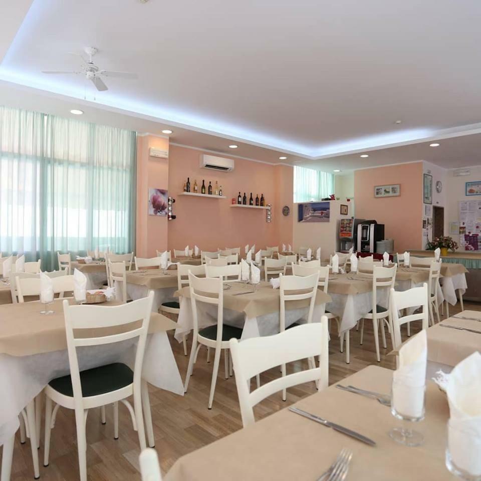 Hotel Madrid Cattolica Esterno foto
