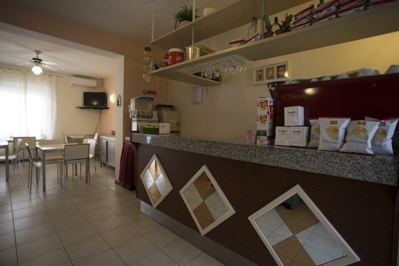 Hotel Madrid Cattolica Esterno foto